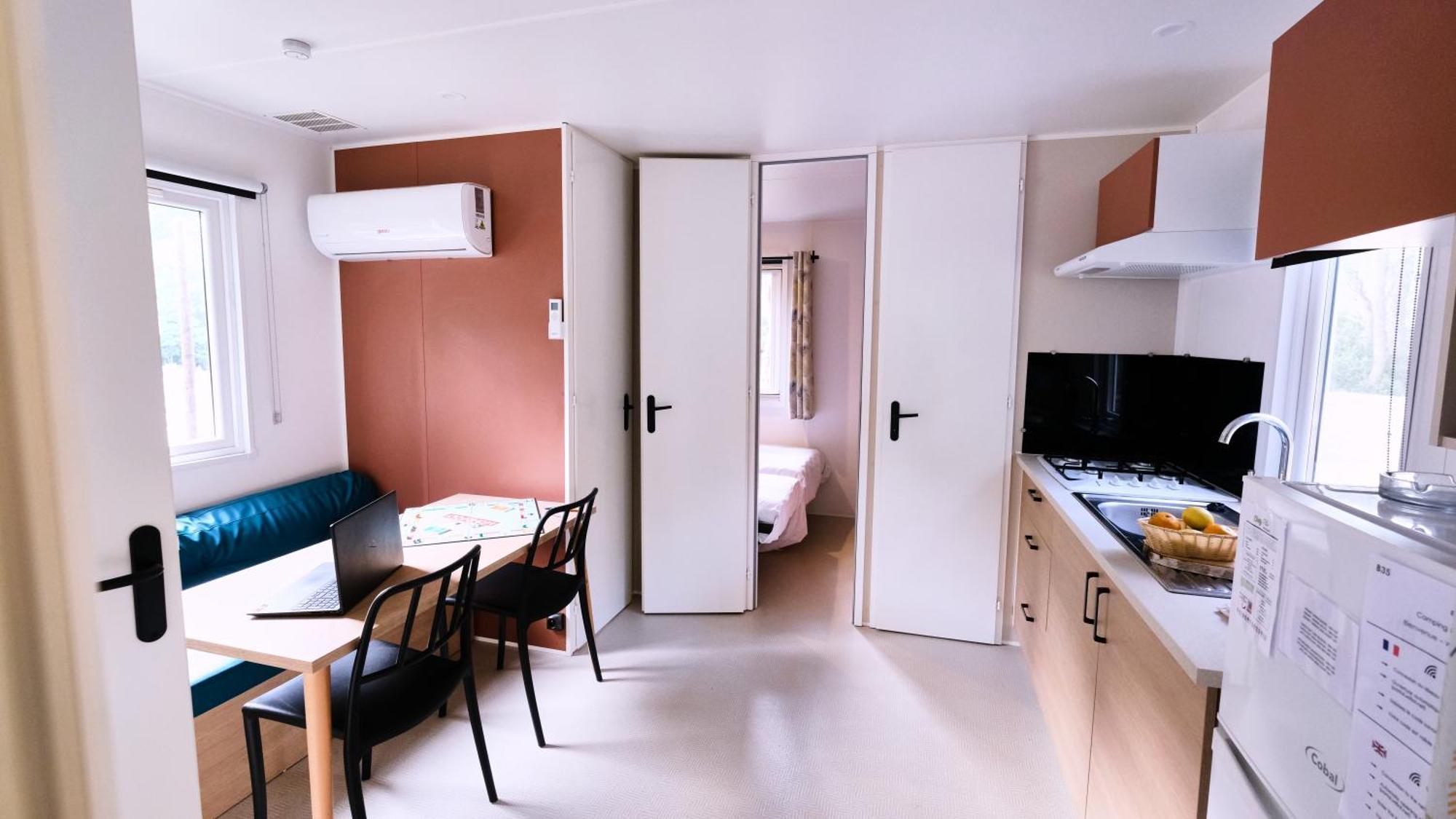 Camping De La Vallee Heureuse Orgon Bagian luar foto